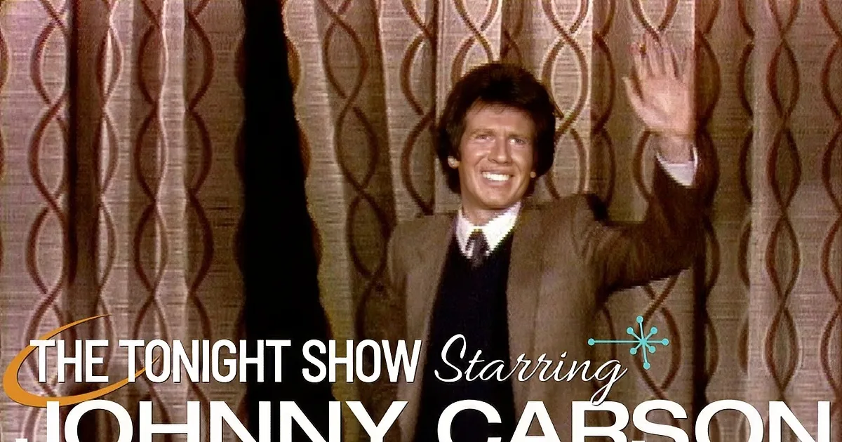 Gary Shandling Has Johnny Carson Laughing Uncontrollably With His Comedic Genius