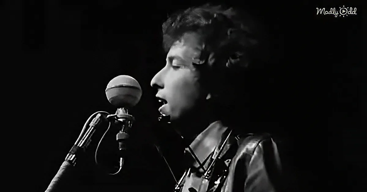 Folk Music Star Bob Dylan Skyrockets to Rock Star With ''Like a Rolling Stone''