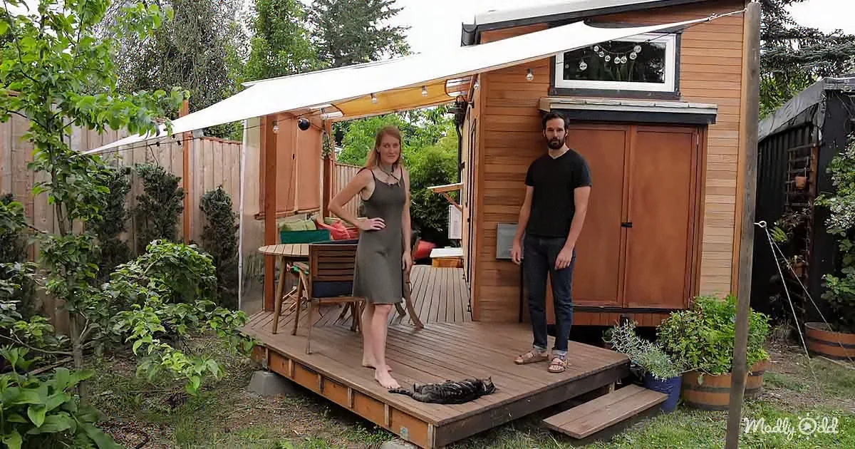 Cozy Tiny House Is Built on the Weekends for Under $40k