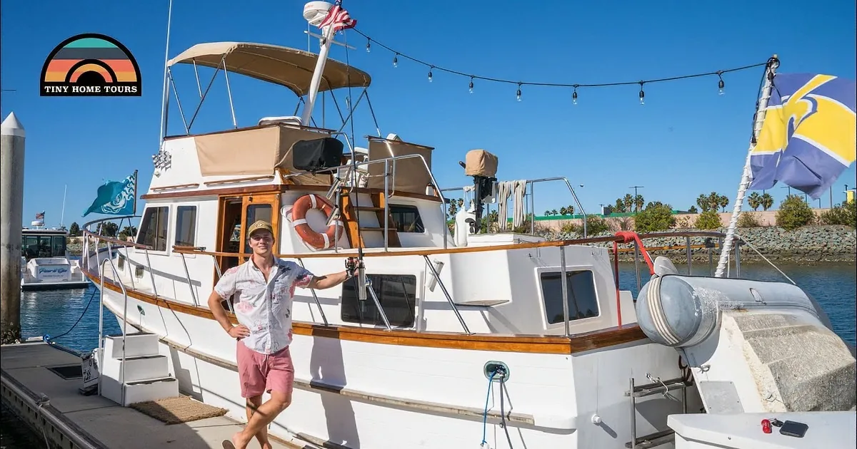 Living Aboard a Houseboat Tiny Home to Save Money