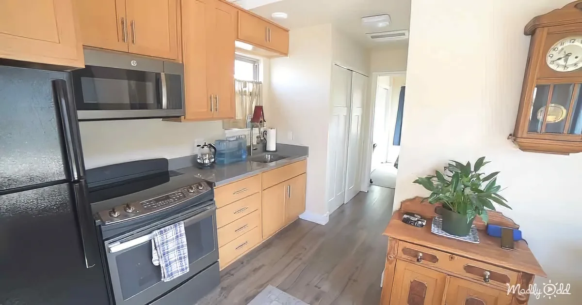 Single-level tiny house