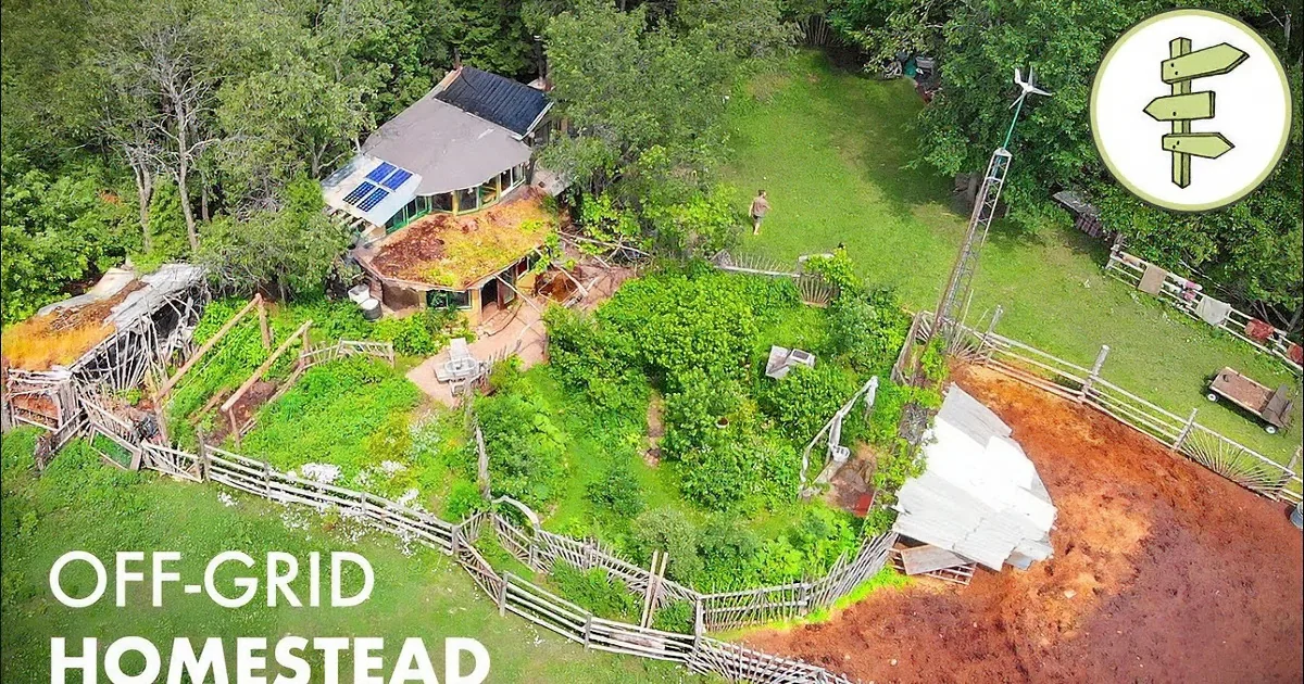 For 12 Years, This Woman Has Been Living Comfortably in a Tiny House Made of Mud