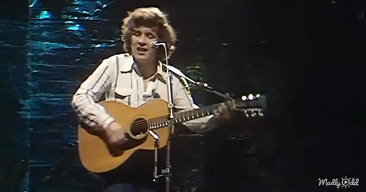 Don McLean Performs 'American Pie' in 1972