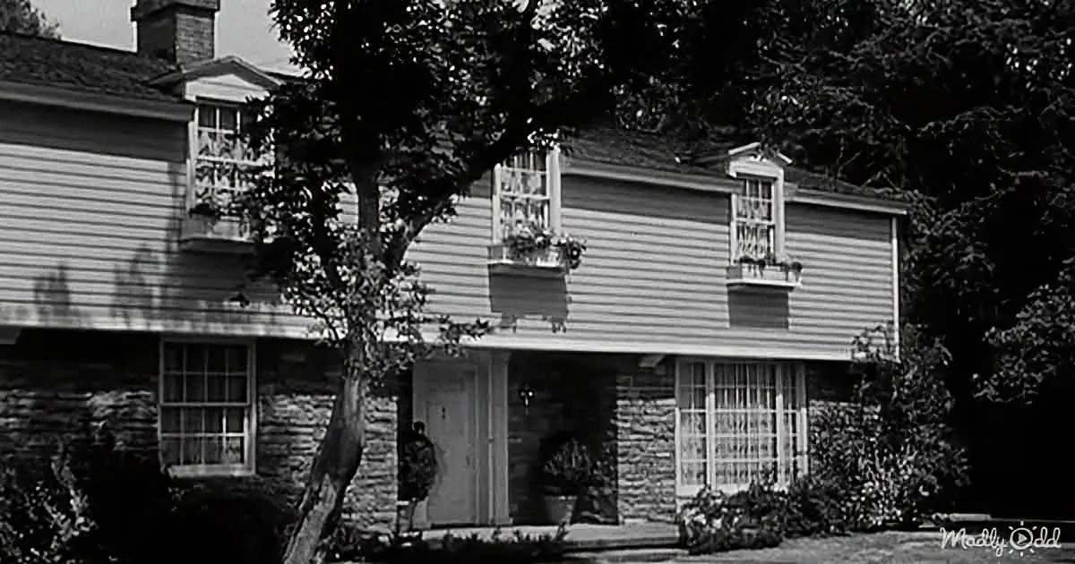 Virtual Tour of the 1950s 'Leave It to Beaver' Home - It's Exquisite Inside!