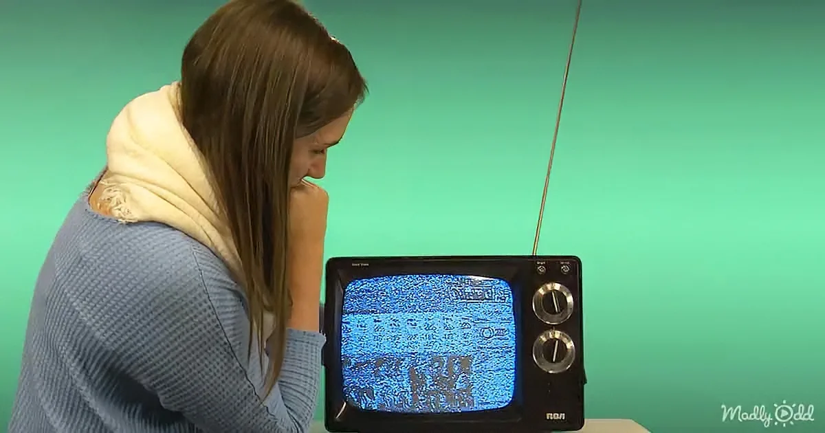 Watch Boomers, Millennials, and Gen-Xers Try to Work a 1970s TV Set