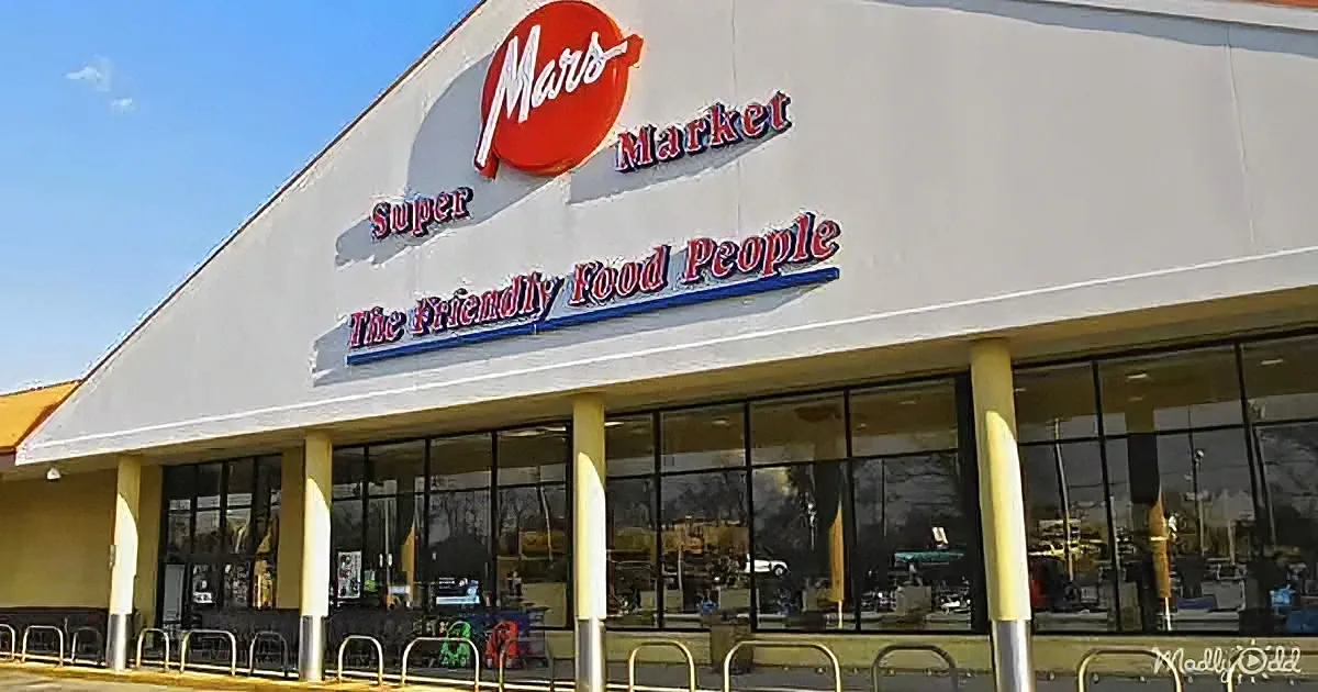 A Mars Super Market with "The Friendly Food People" sign, large windows, and a white and yellow exterior.