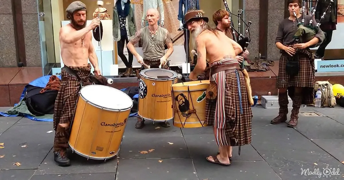 7 Scotsmen Perform Breathtaking Bagpipe and Drum Music in the Streets