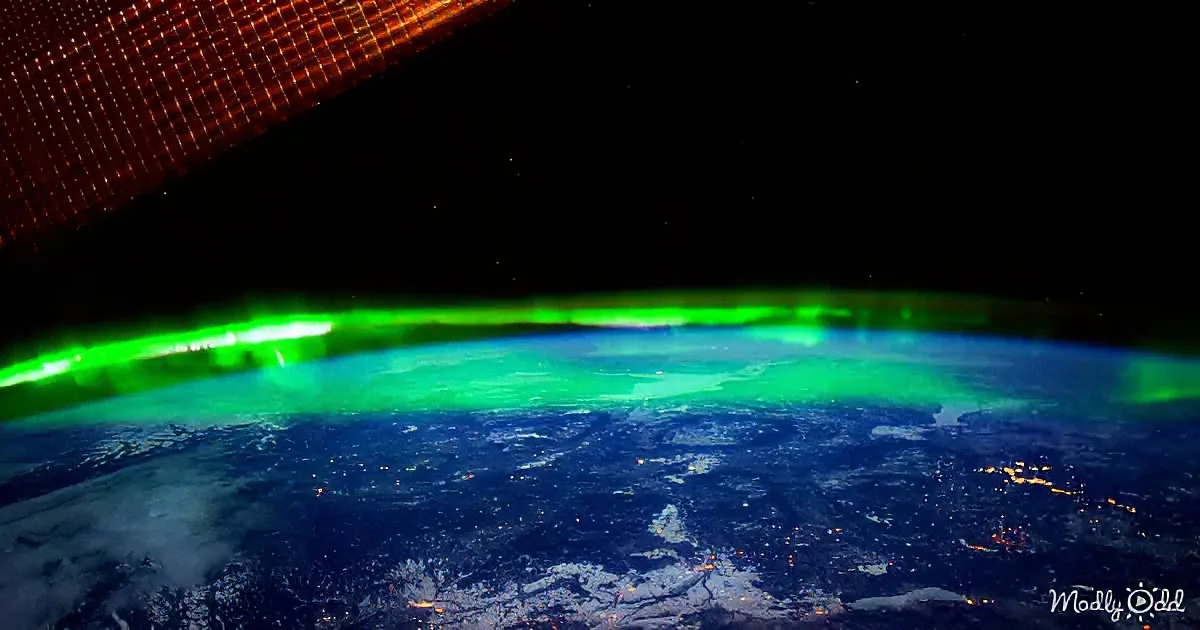 Photographer Captures Once-in-a-Lifetime Aurora Borealis Timelapse Video