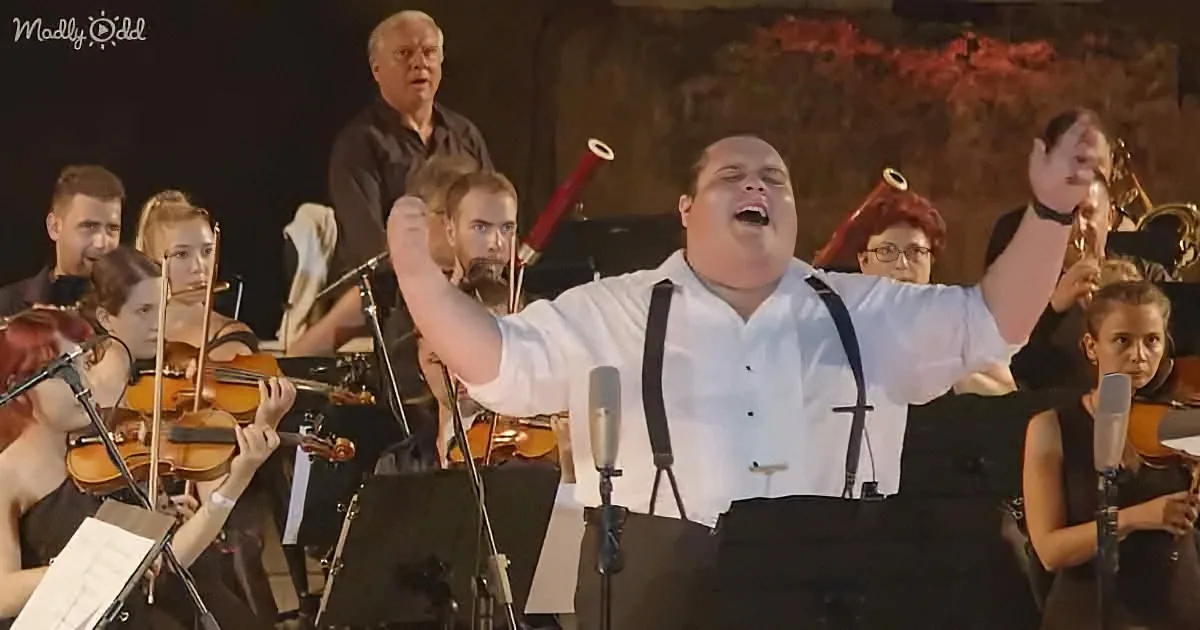 Jonathan Antoine Sings Emotional 'Granada' to Full House Applause