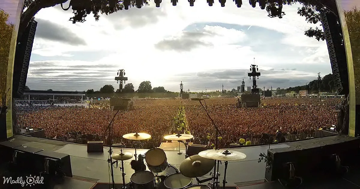 A Stadium Full of People Spontaneously Start 'Bohemian Rhapsody' Sing-Along