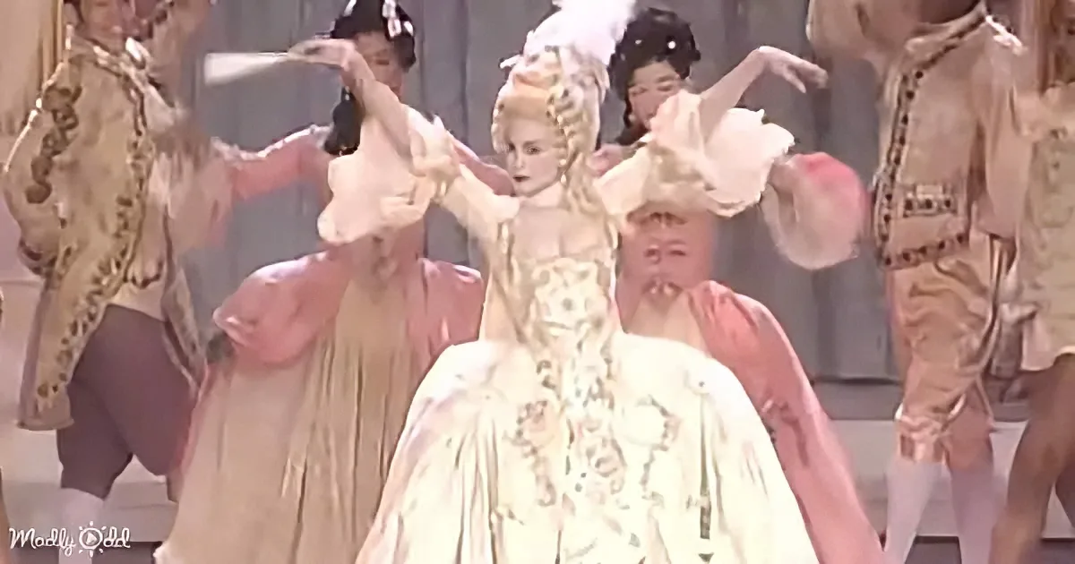 The Fabulous Choreography of Madonna''s 1990 ''Vogue''