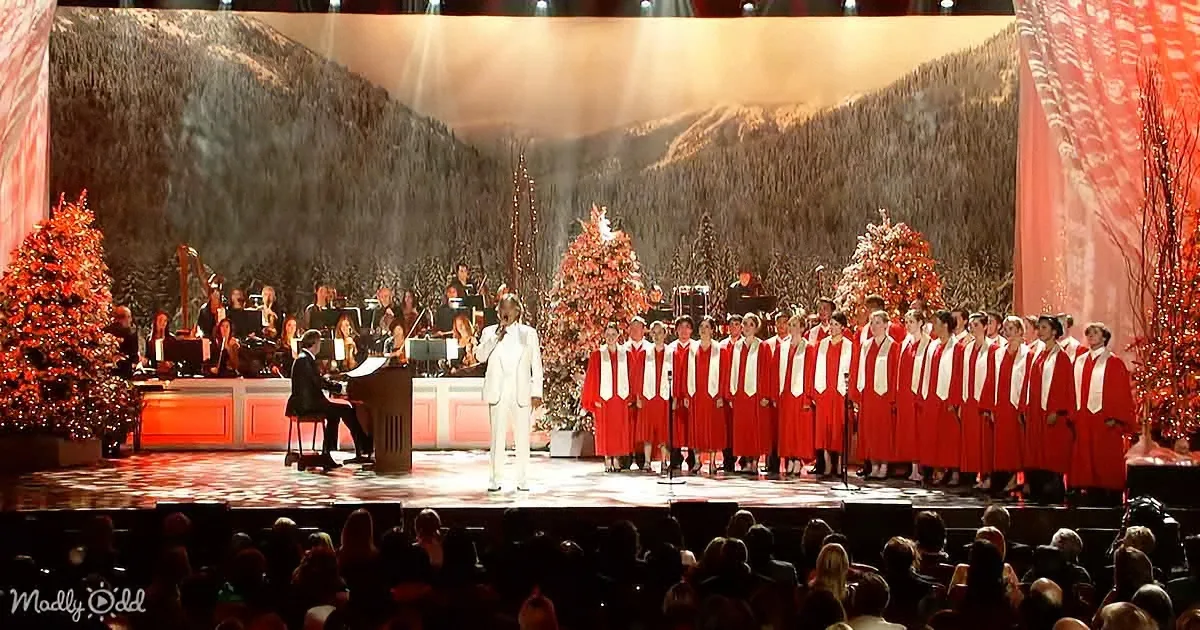 Andrea Bocelli Performs 'Angels We Have Heard on High'