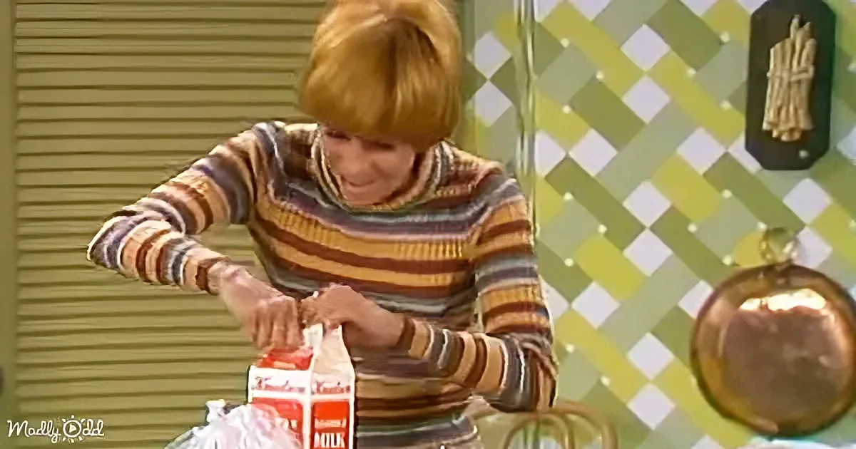 Carol Burnett Trying to Open a Difficult Package Is All Too Relatable!