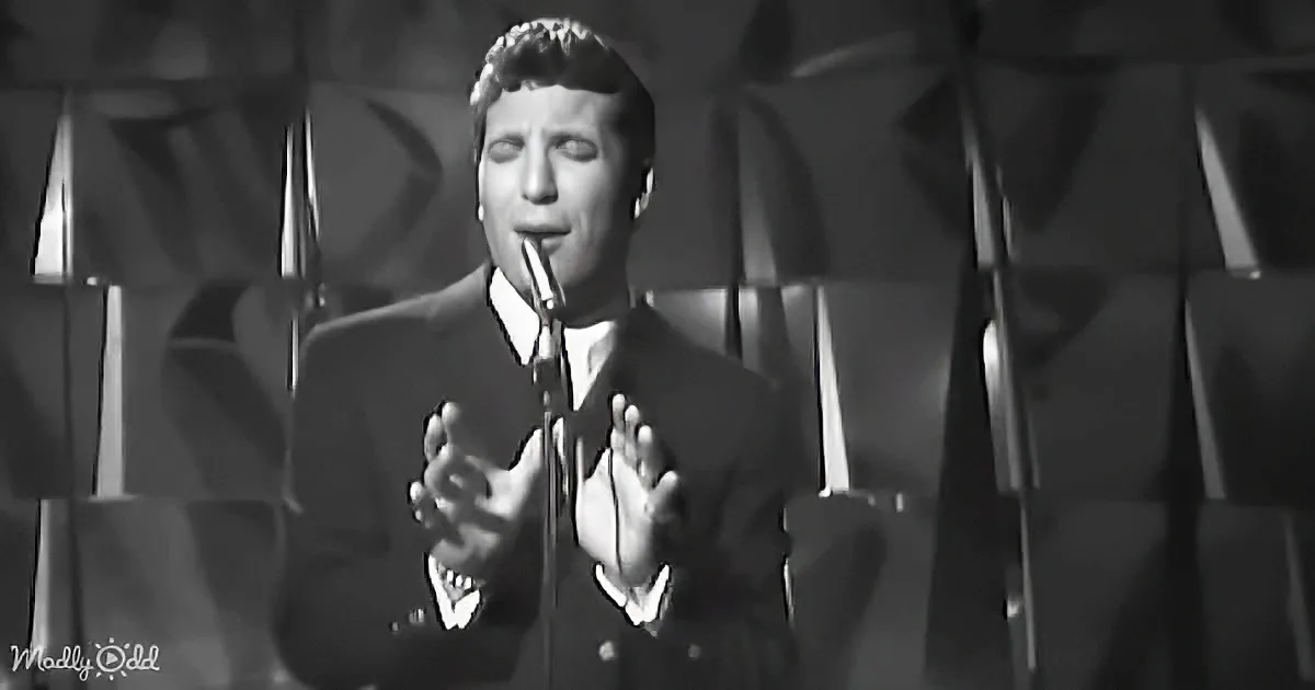 With His Remarkable Voice and Charisma, Tom Jones Sings 'I'll Never Fall in Love Again'