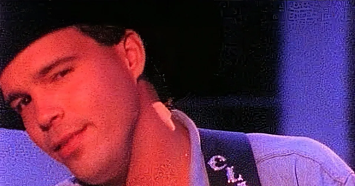 Clay Walker Performs Hit Single 'Live Until I Die'
