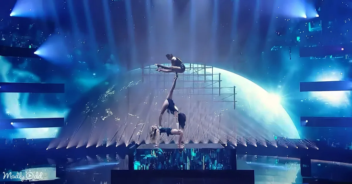 Acrobatic trio Bello Sisters