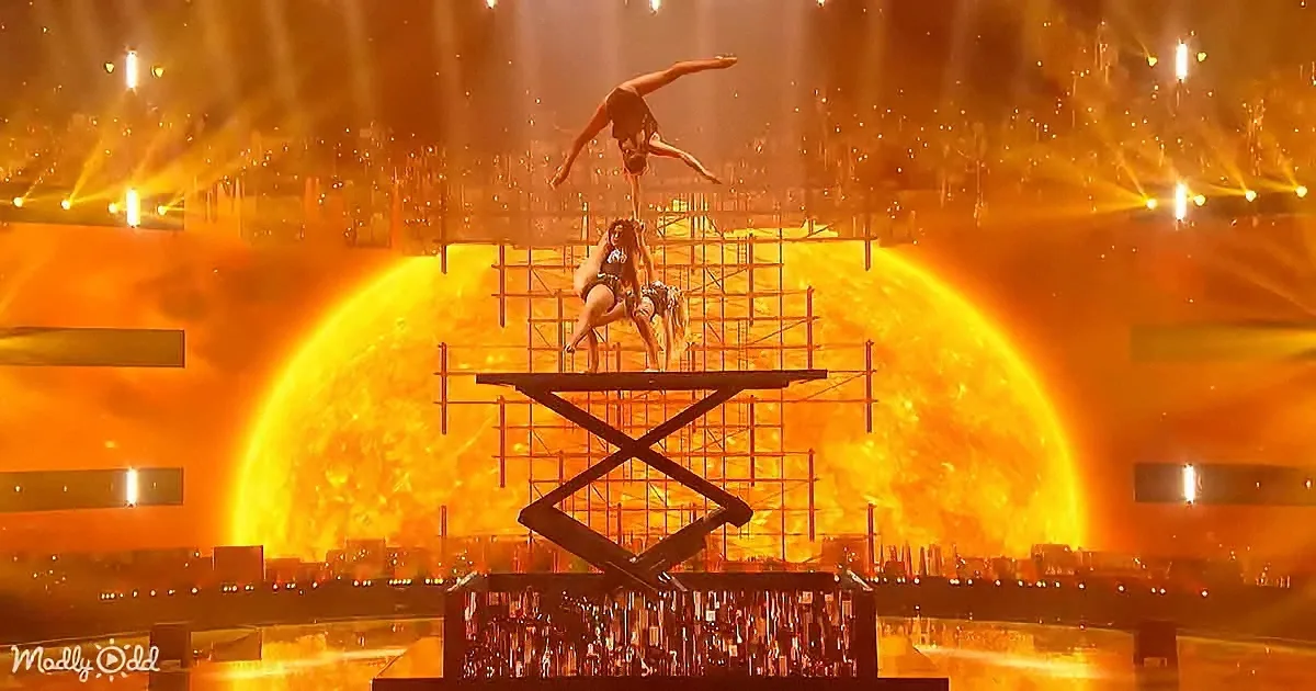 Acrobatic trio Bello Sisters