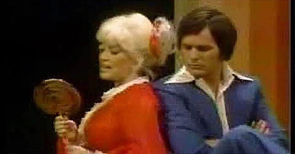 Nostalgia Alert: Dolly Parton and Jim Stafford Sing 'Spiders & Snakes' in Branson