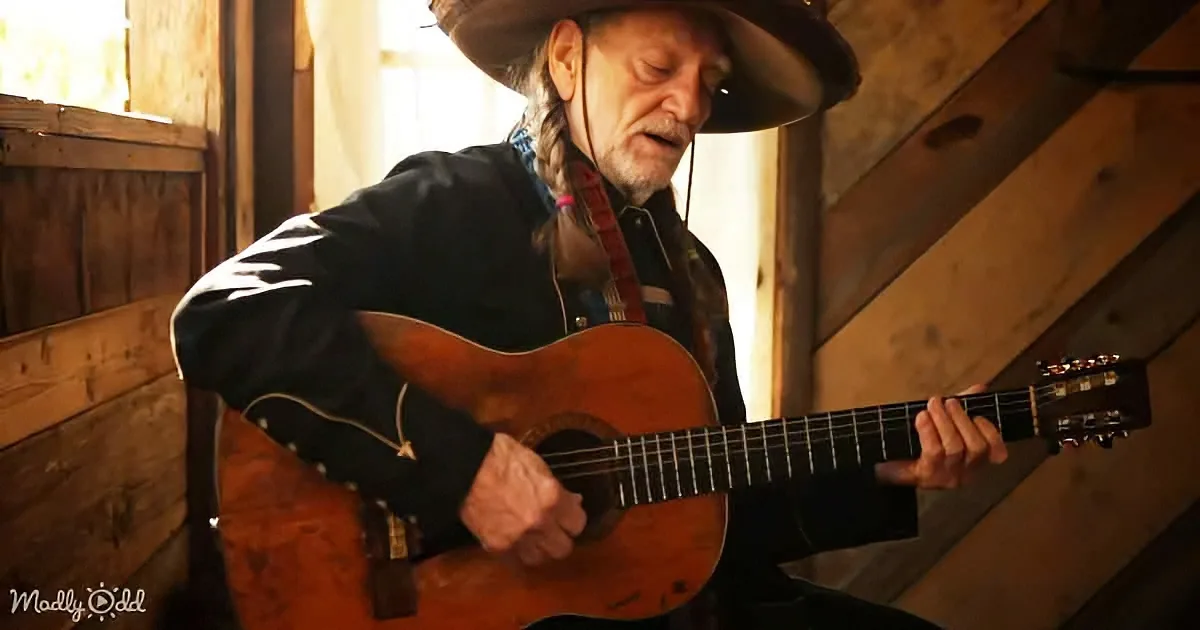 Willie Nelson and Merle Haggard Perform 'A Horse Called Music'