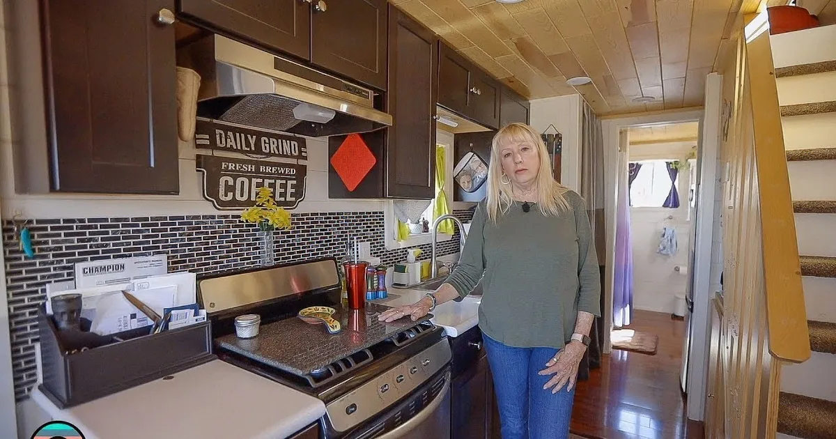 Retired Woman Lives Amazing Life Without Mortgage in Her Tiny House