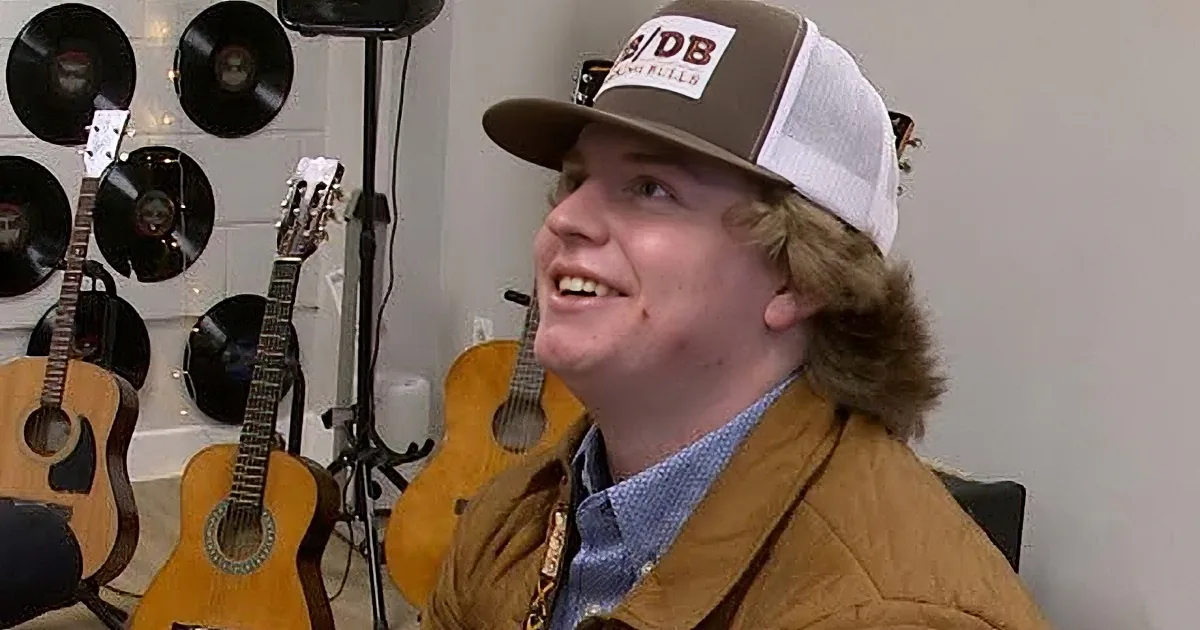 Teen's Gift of Guitar to Friend With Down Syndrome Goes Viral