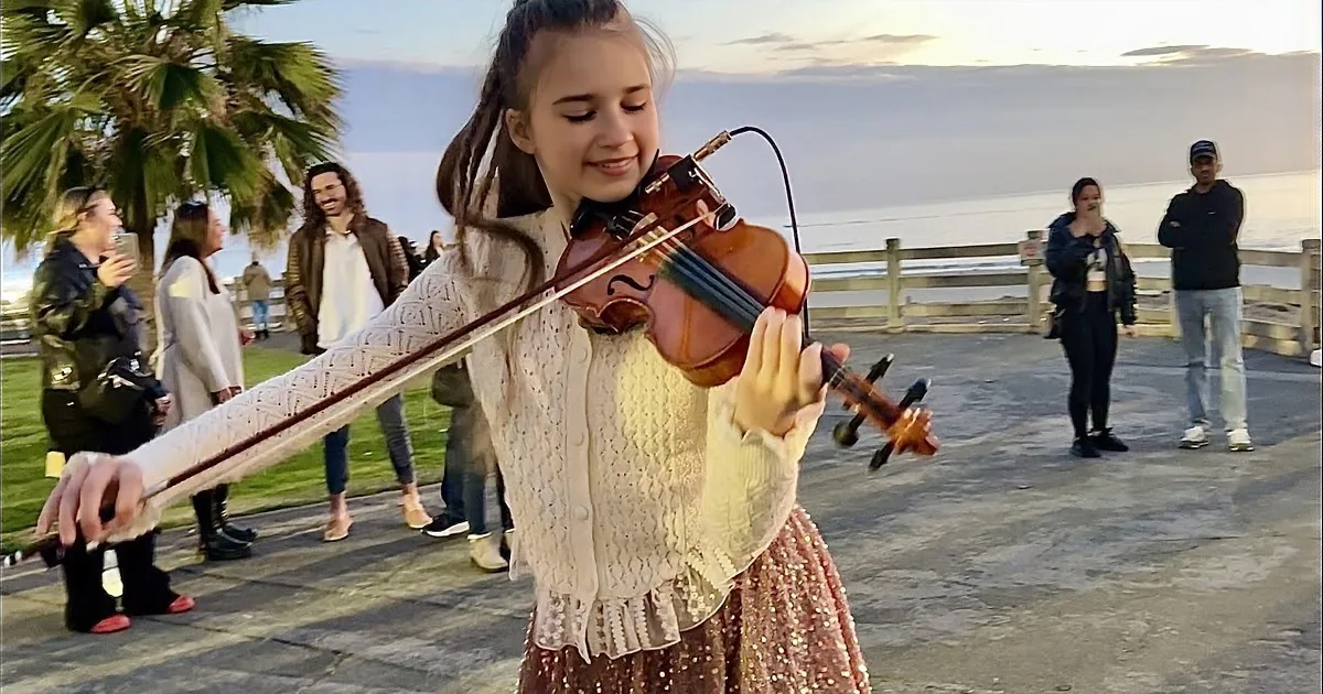 Ukrainian Street Violinist Plays the Saddest Song in the World