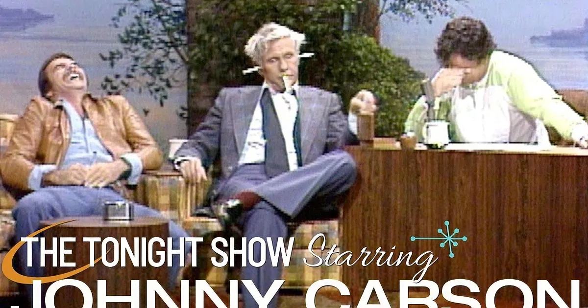 Robert Blake Can't Stop Laughing When Johnny Carson Drops His Pants!