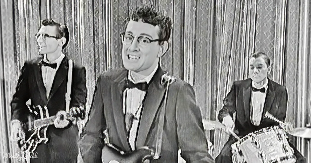 Buddy Holly & the Crickets Serenade With 'Peggy Sue' in 1957