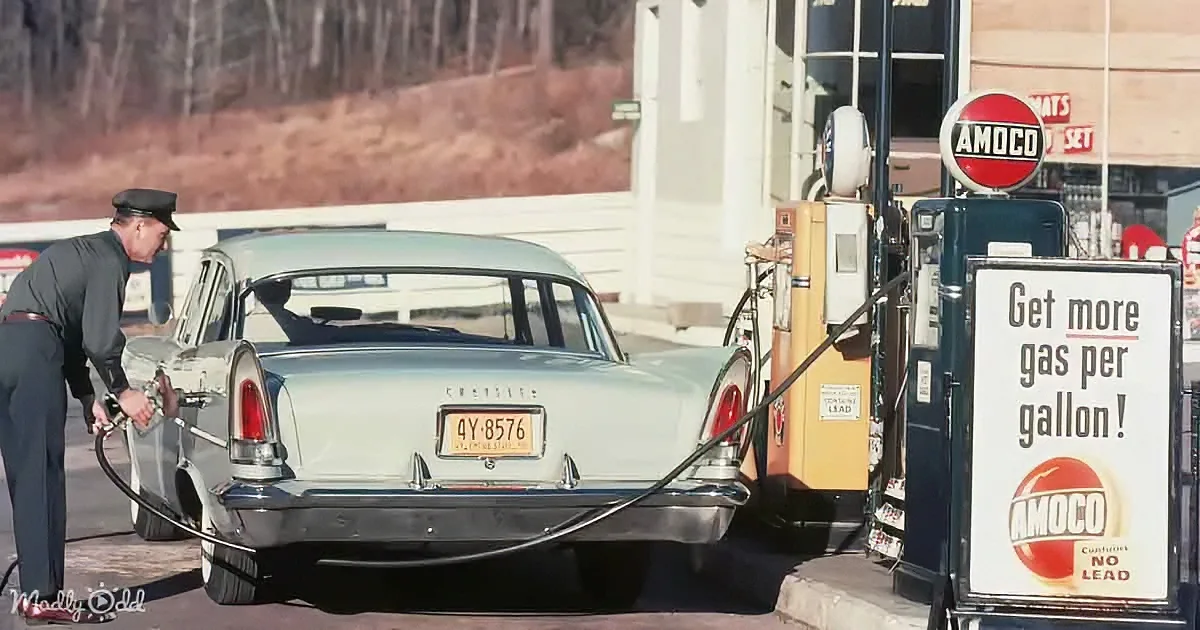 Remembering When 'Full-Service' Gas Stations Were the Norm