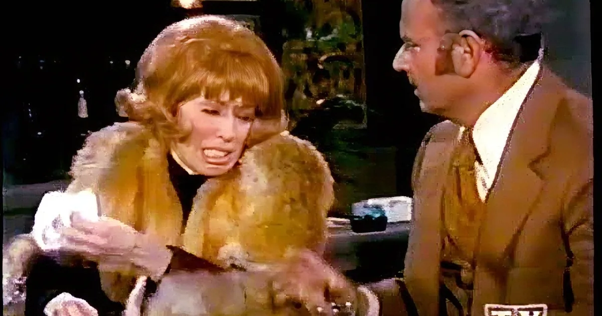 Carol Burnett Shines as a Relatable Bar Fly