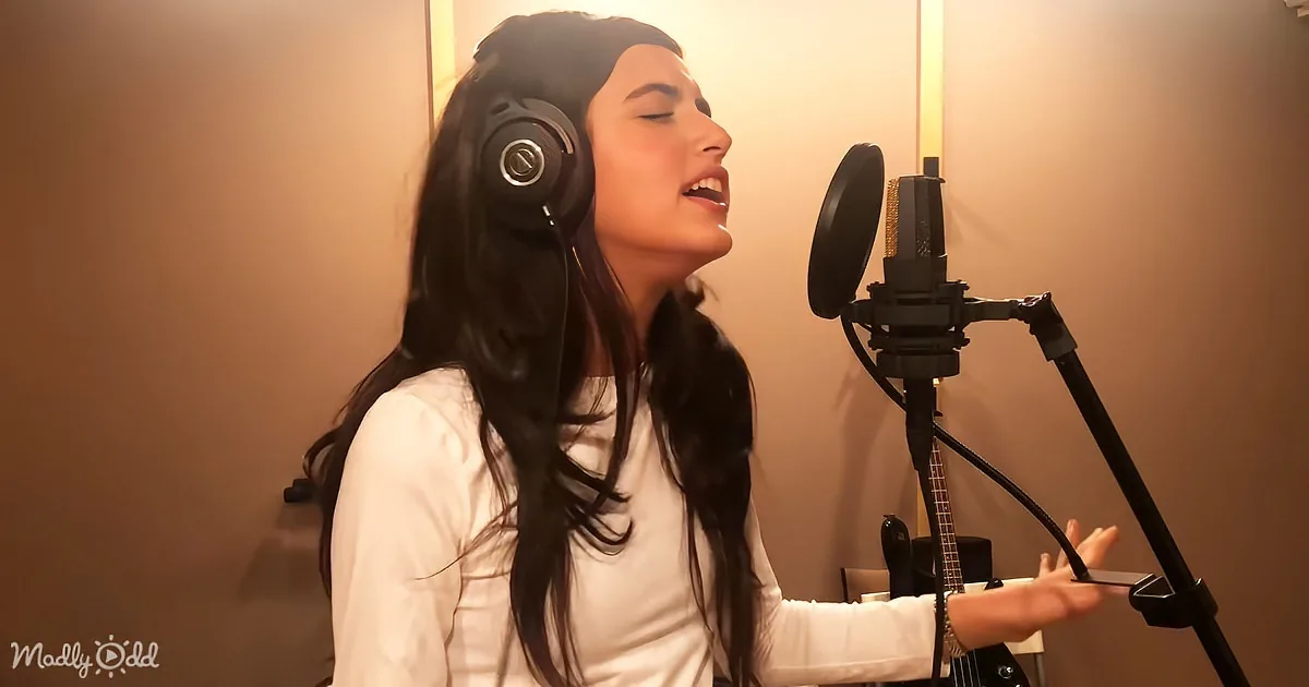 Teen's Heartfelt Interpretation of Whitney Houston's 'I Have Nothing' Wows Audience
