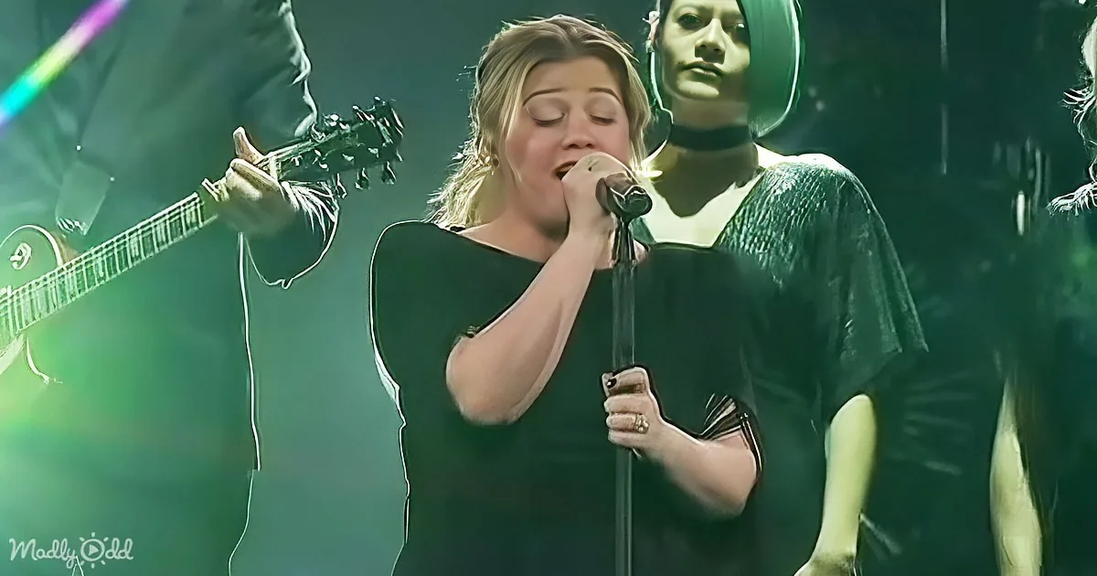Fans Prefer Kelly Clarkson's Take on 'Shallow' Over Original