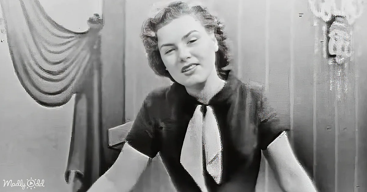 Rare 1957 Footage of Patsy Cline's 'Walkin' After Midnight'