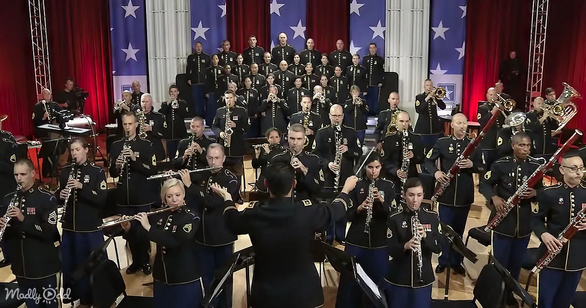Hear Freedom Ring - the Star-Spangled Banner Sung by Us Army Soldiers' Chorus