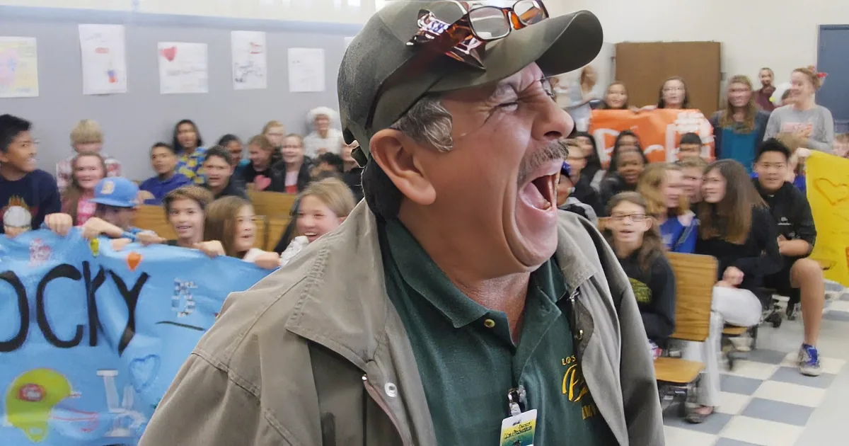 Students Trick Janitor With a Life-Changing Gesture