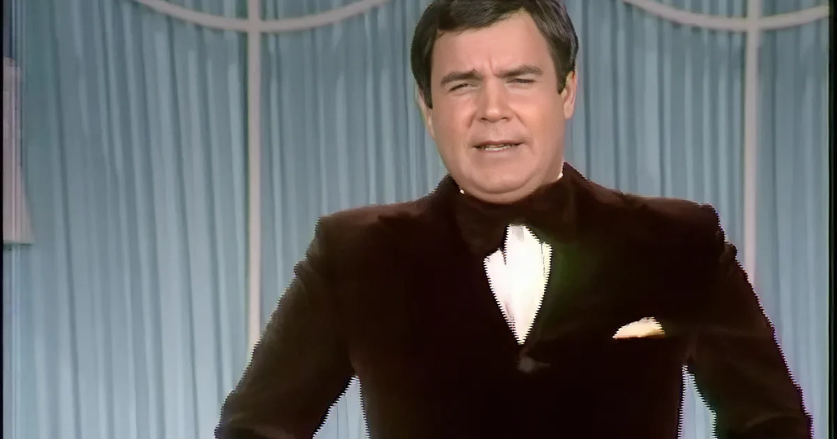 Rich Little Steals the Show With Impersonations on Carol Burnett's Stage