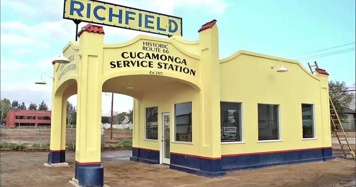 When Filling up Your Tank Was a Trip: the Glam of 60s 'Full Service' Gas Stations