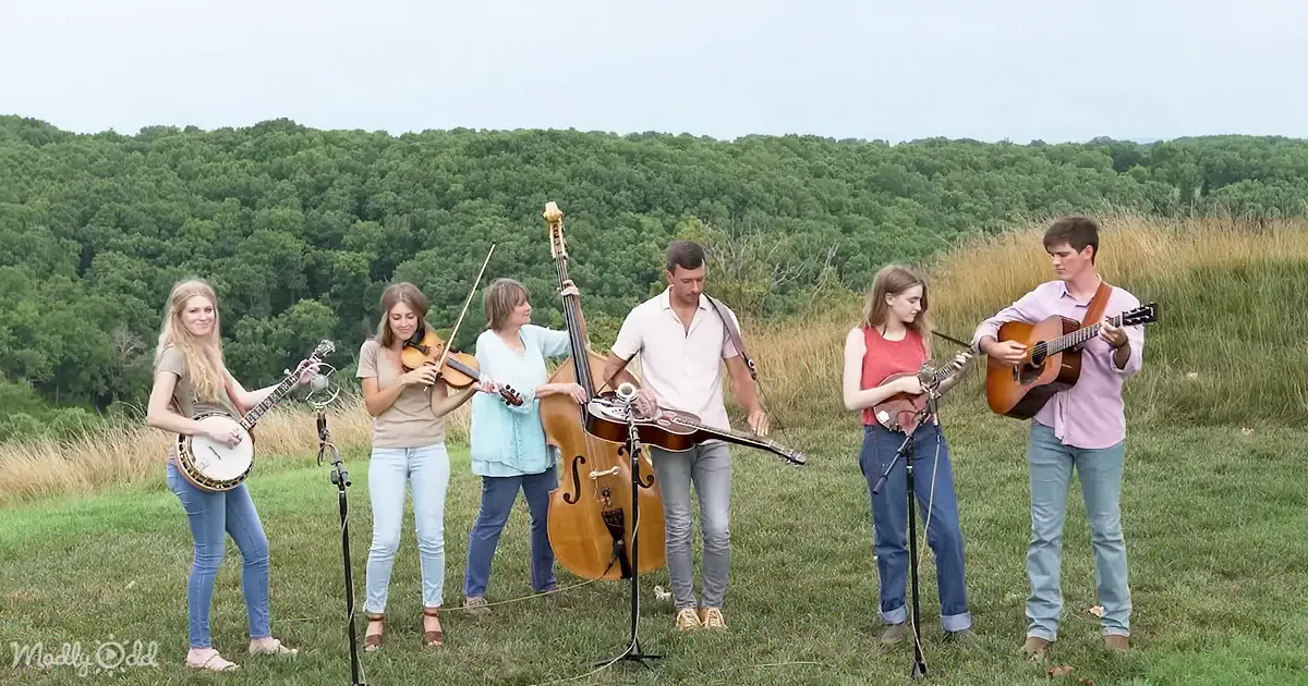 Family Bluegrass Band Takes You to the Ozarks With ''Thunder Ridge''