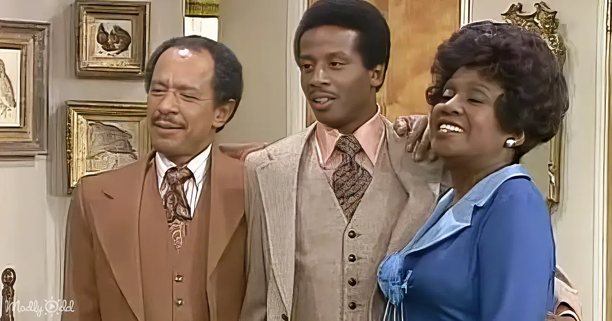 Lionel Steals the Show on ''The Jeffersons'' With Hilariously Awkward Family Photo