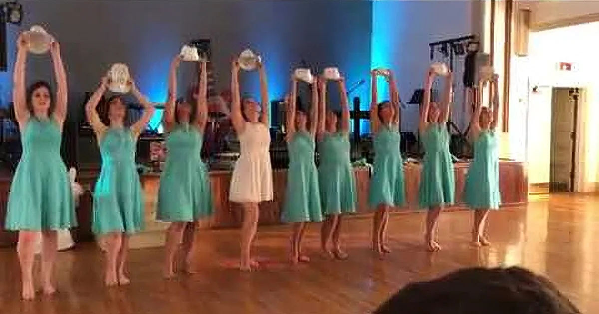 Barefoot Bride and Bridesmaids Unveil Shocking Surprise Performance