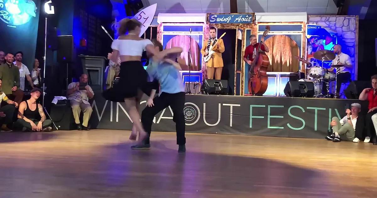 Swing Dance Duo's Beach Boogie Woogie Skyrockets to 1.4m Views