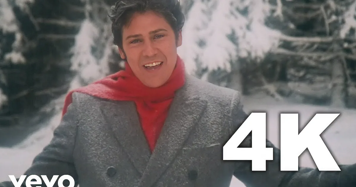 Shakin'' Stevens'' ''Merry Christmas Everyone'' Delights 44 Million Fans in 4k