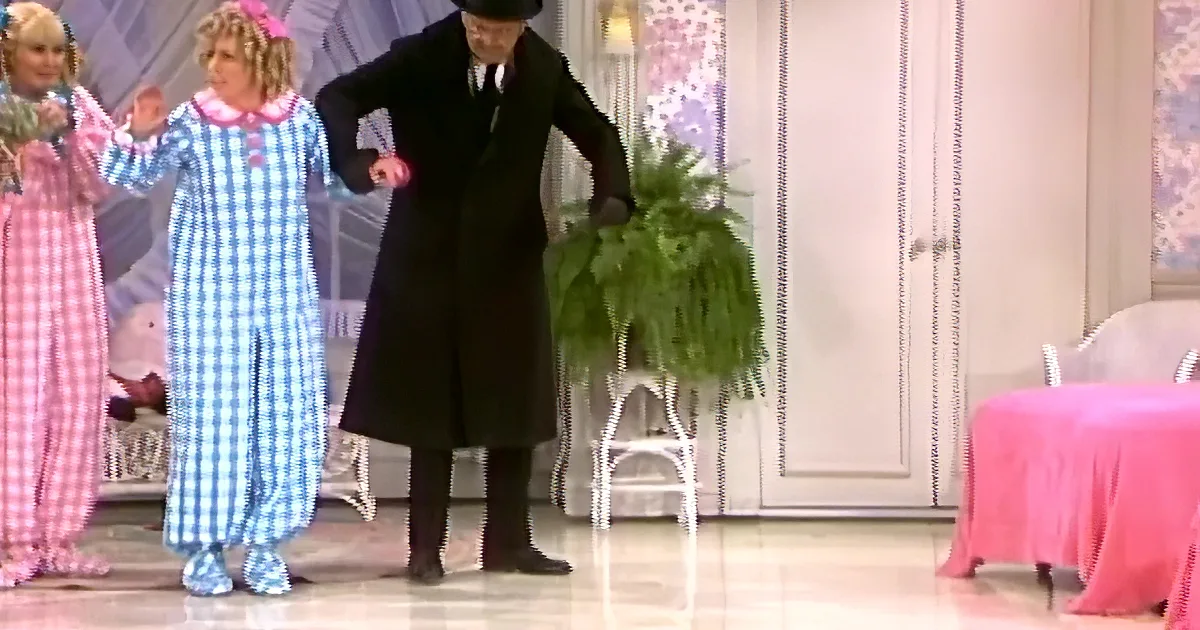 Dick Van Dyke Meets Orphan Annie - a Shenanigan Only Carol Burnett Could Cook Up