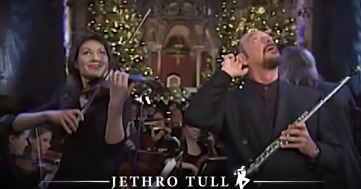 Ian Anderson Weaves a Spell With ''God Rest Ye Merry Gentlemen''