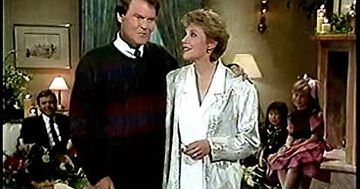 ''Silver Bells' Chime as Glen Campbell and Anne Murray & Anne Serenade in Heartwarming 1970 Gem'