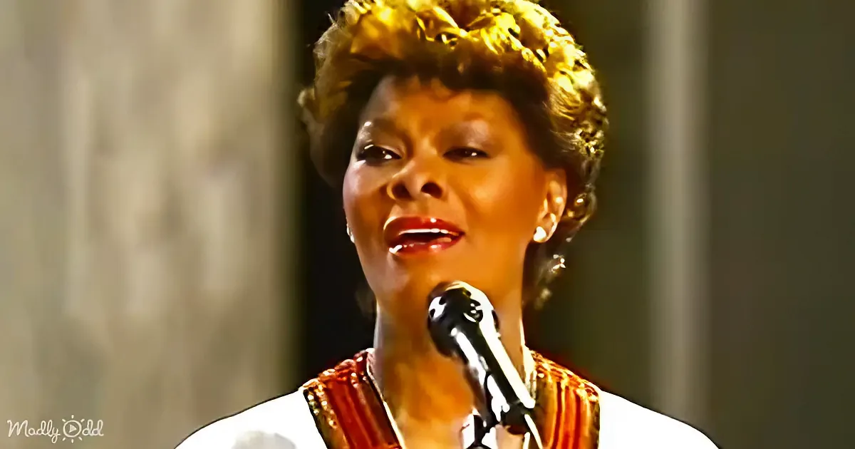 Dionne Warwick''s 1993 ''O Holy Night'' Echoes With Elegance -- What a Voice!