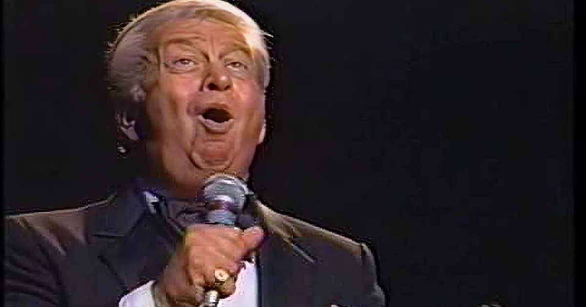 Mel Torme''s 1946 ''Chestnuts Roasting'' Christmas Song an All-Time Great!