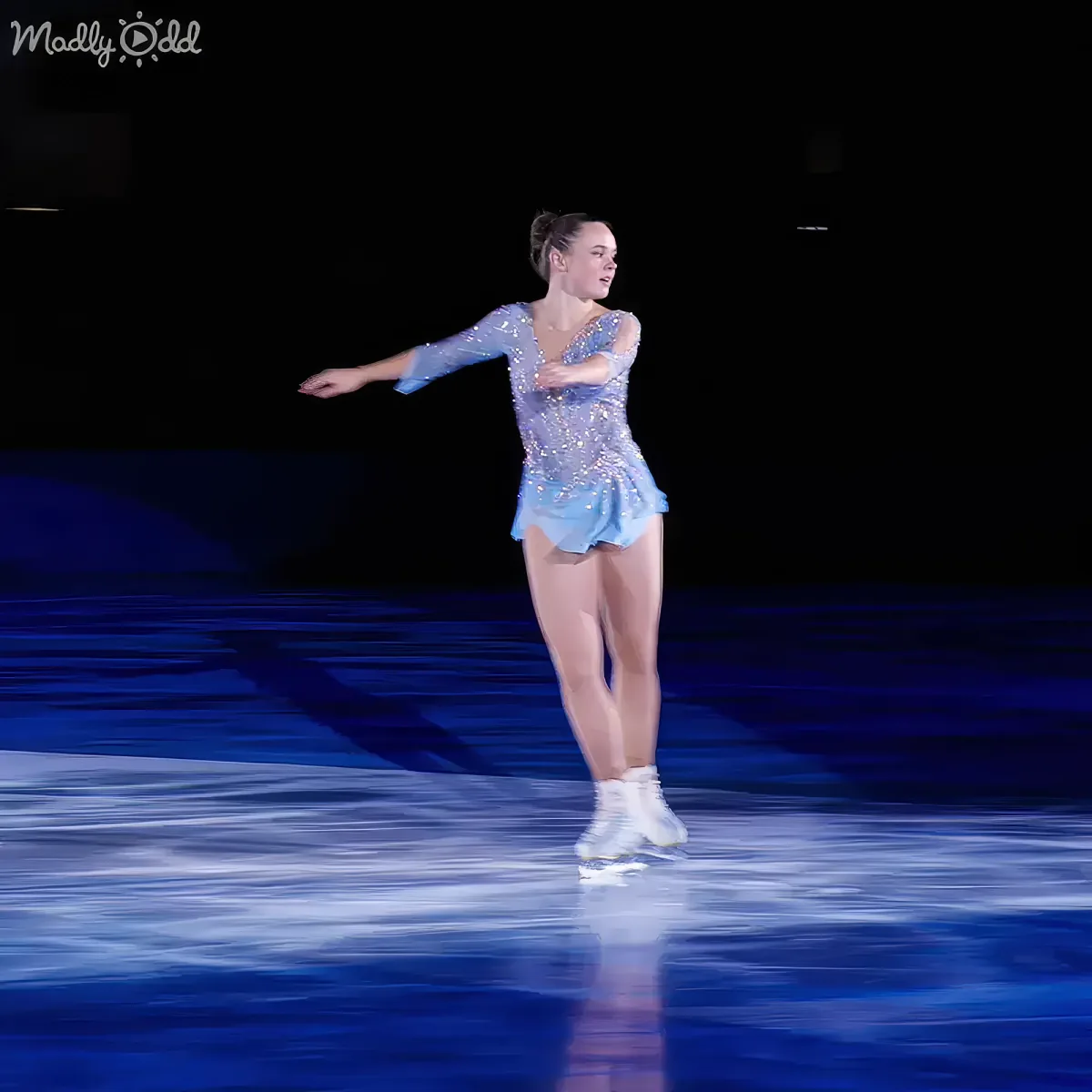 Mariah Bell skates to Celine Dion at charity event