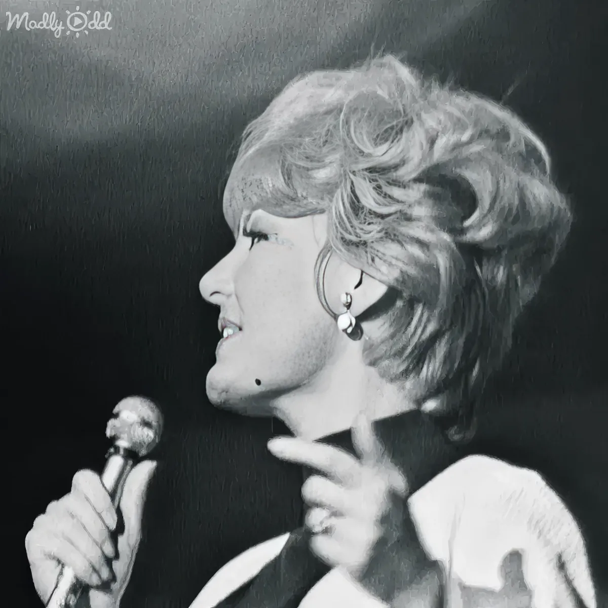 Close up of Petula Clark performing Downtown
