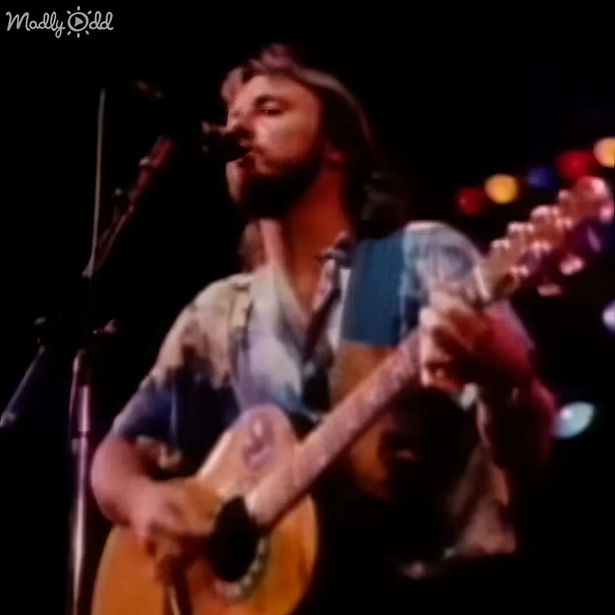 Guitar strumming in 'Horse With No Name'